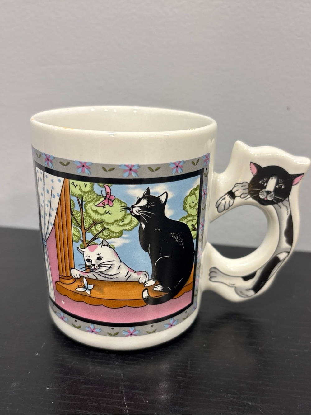 Playful Black & White Cat Ceramic Mug with Cat-Shape Handle coffee tea adorable